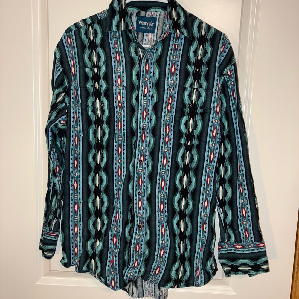 Wrangler Men's Blue and Red Pearl snap shirt